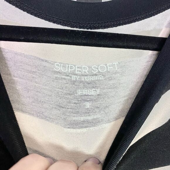 Torrid Black and Cream Striped Top - Picture 13 of 13